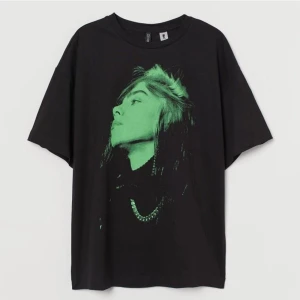 Billie eilish t-shirt - Sjujt snygg t-shirt med billie eilish tryck. Oanvänd och därmed i toppskick! 🌻 hör av dig vid frågor