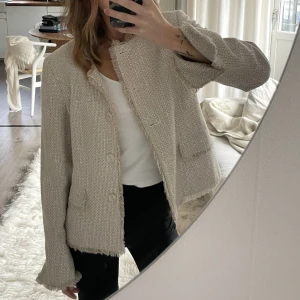 Blazer - Superfin blazer i storlek 38 (jag är xs och den sitter perfekt på mig för en liten oversized fit)