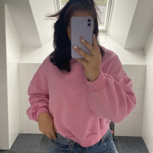 Perfect chunky sweater - Säljer min ”perfect chunky sweater” från Nelly. Denna snygga rosa färgen är slutsåld å finns inte längre på hemsidan. Frakt tillkommer.