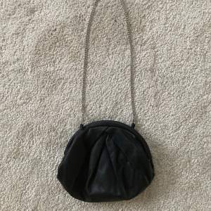 Bkack nice leather bag 