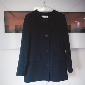 mörk blå kappa  - mörk blå kappa storlek xs 