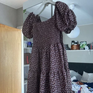 Klänning - Köpt på shein och använd en gång. Jättebra material som är stretchig.