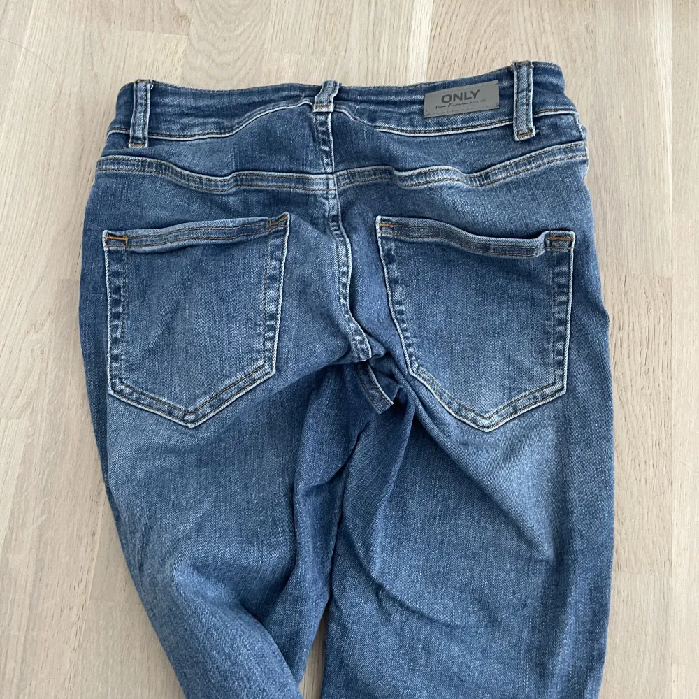 Jeans från Only i storlek S/30 . Jeans & Byxor.