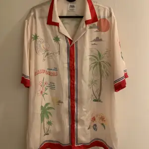 ”Siden” skjorta liknande dom fina Casablanca skjortorna Knappt använd pga för liten Storlek L