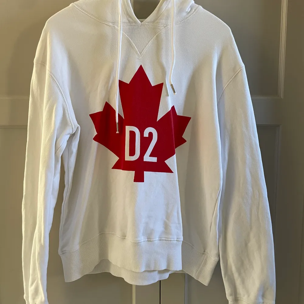 Original, size L but more like S/M  Receipt digital. Very nice hoodie but became too small for myself. Bought for 3900kr. Its used so which you can see but no holes etc. . Hoodies.