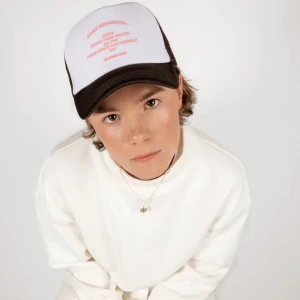 Wordless keps - Säljer denna keps från Saga Frisk Sundbergs märke "wordless"  originalpris: 499kr, säljes för 300kr