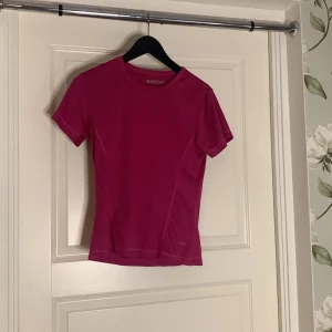 Rosa Träningströja  - Väldigt fin rosa Träningströja från soc
