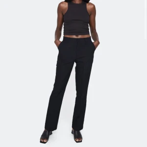 Kostymbyxor  - Säljer dessa populära kostymbyxor från bikbok med ett nypris på 400kr. De är i princip aldrig använda pga de är för små för mig ❤️