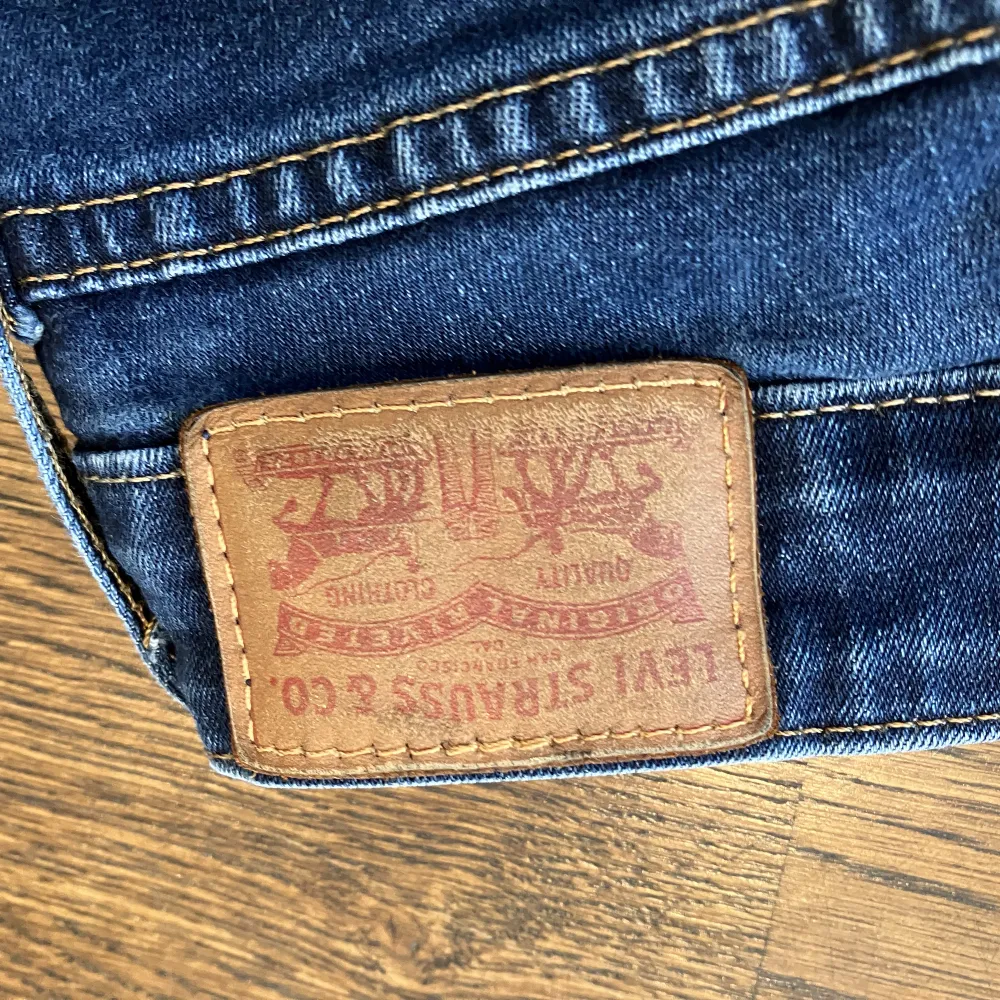2par Levis jeans. 150kr styck eller 250 för båda❤️. Jeans & Byxor.