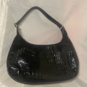 Gina väska  - Helt ny Gina väska haft den länge men ändas använt den 2 gånger köpte den för 399kr 