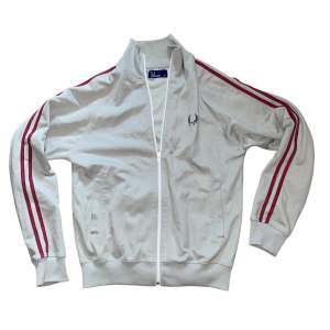 Snygg fred perry track top i top cond 9/10, S-XS i storlek