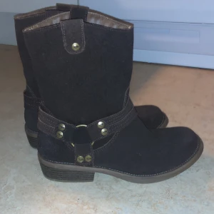 Rocket Dog stövlar  - Dessa stövlar är inte bara snygga utan sjuk bekväma. Men är inte min stil så har inte kommit till användning tyvärr. 