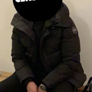 Canada goose black label - Storlek S Används ej längre Helt ny knappt använd