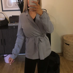 Blazer ifrån nakd - Fint skick, storlek 36 HannaliciousXnakd 