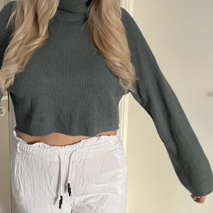 Stickad tröja - Fin stickad tröja med krage och vida armar