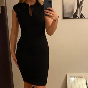 Kostymklänning Zara - Kostymklänning från Zara! Från deras vintage kollektion❤️