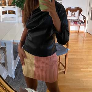 Snygg kjol som aldrig kom till användning  Som ny från NAKD 