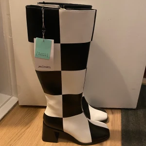 Stövlar  - Stövlar från monki, aldrig använda