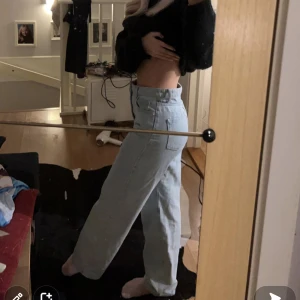 JEANS - na-kd - Helt nya jeans i strl 36 från na-kd!💕 knappt använda då de är lite stora på mig!❤️