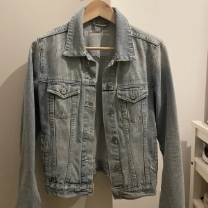 Jeansjacka  - Jeansjacka strl 38