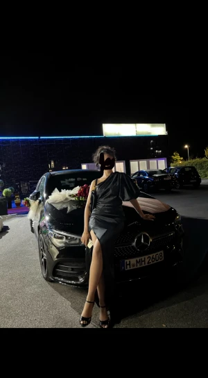 Festklänning - Säljer denna fina festklänningen som är köpt från BooHoo för 700 för två månader sen, är använd en gång bara.