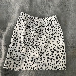 Kjol  - Kjol❤️köpt förra året ❤️super bra skick 💗 frakt = 10kr även om det står 29 ❤️