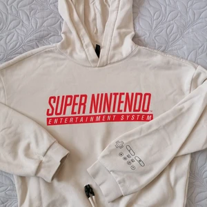 nintendo vit hoodie  - fin vit huvtröja med justerbar midja 🤍