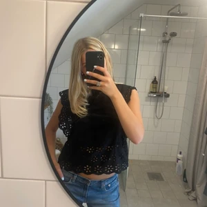 Topp - Topp från Zara, sjukt fint mönster köpt för två år sen. Säljer pga att jag inte får använding för den. Köparen står för frakten 💕💖