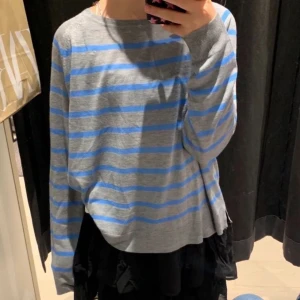 Randig tröja från zara  - Helt oanvänd och bra skick! 