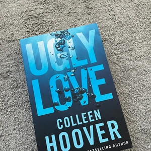 Ugly Love av Colleen Hoover - Ugly Love av Colleen Hoover på engelska. Boken har 352 sidor och är så bra! Rekommenderar verkligen denna bok eftersom den visar ur 2 olika perspektiv + ett till kort perspektiv, detta gör att man kan förstå boken mer. OBS köparen står för frakten!