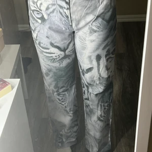 Jeans från jaded london - Storlek 32, använda 3 gånger så jag säljer dom på grund utav att dom inte kommer till användning.