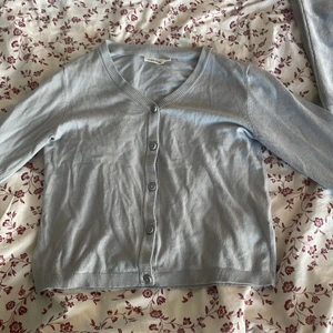 Kofta - Säljer min kofta för 50kr + frakt🥰 stl 146/152 men passar större kontakta för fler bilder!