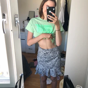 Kjol - Kjol från shein. Aldrig använd. Frakt tillkommer på 28kr.