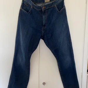 Herr jeans - -märke Wrangler -Strl 36 -väll använda
