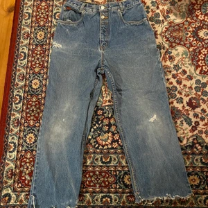 Vintage jeans - Ett par ljusblå vintage byxor. Kan mötas på Ekerö eller i Stockholm annars skickas dom, köparen står för frakt