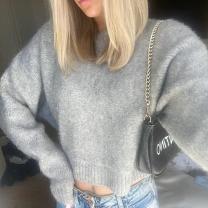 stickad tröja - budgivningen gäller inte längre då vinnaren drog sig ur!perfekta tröjan inför hösten som är så mysig!! använd men inte så jätte nopprig, se sista bilden✨ | 