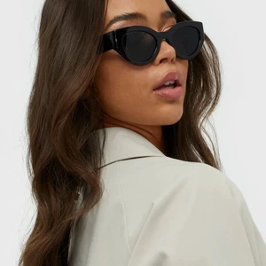 Solglasögon cat eye - Ett par oanvända Cutting Edge Sunglasses från NLY accessories. Lapp finns kvar. UV Protection 400. Nypris 149kr. Mitt pris 75kr.  Hör av dig för fler bilder🥰  