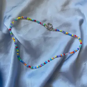 handgjort halsband med mixade pärlor, kolla in min Instagram AQUOAPEARL för fler smycken 