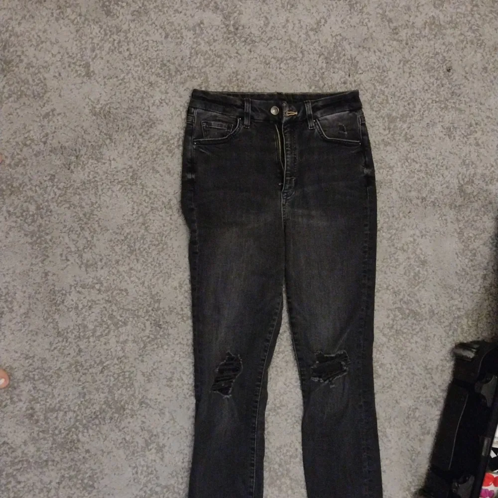 Skinny jeans från H&M, as bra passform värda 299kr. Jeans & Byxor.