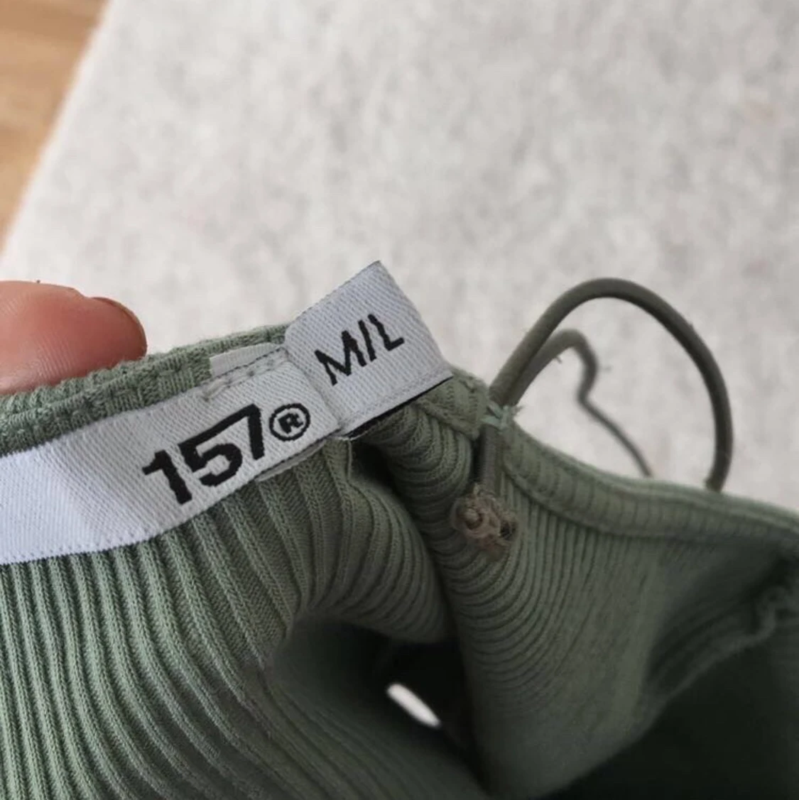 Grågrön söt topp - 91