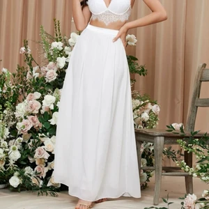 Vit kjol - Vit lång kjol från SHEIN som är väldigt fin men har inte haft använing av den