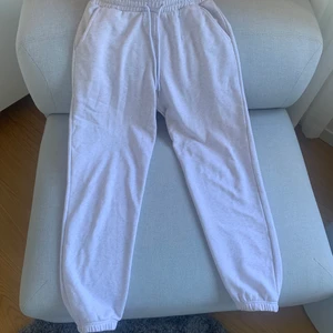 Mjukis byxor Zara - Mjukis byxor från Zara. Säljer då den inte kommer till användning. Kan mötas i Stockholm annars står köparen för frakt 