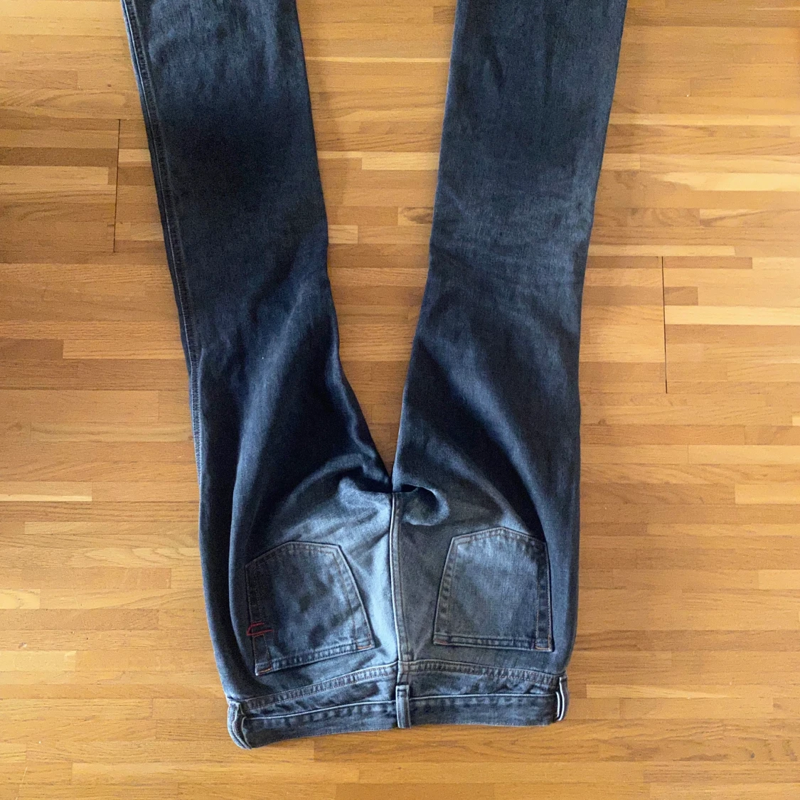 Lågmidjade grå/blå utsvängda jeans storlek xs  - 90