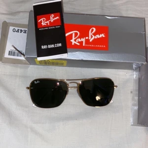 Ray-ban caravan solglasögon - Ray-ban Caravan solglasögon ifrån zalando för 1540kr. Säljs för bra pris, helt nya