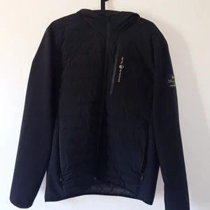 Sail racing jacka (strlk XL) - Hej!  Jag säljer min 2 år gammla sail racing jacka för den har blivit lite stor på mig. Inga skador och gott skick.