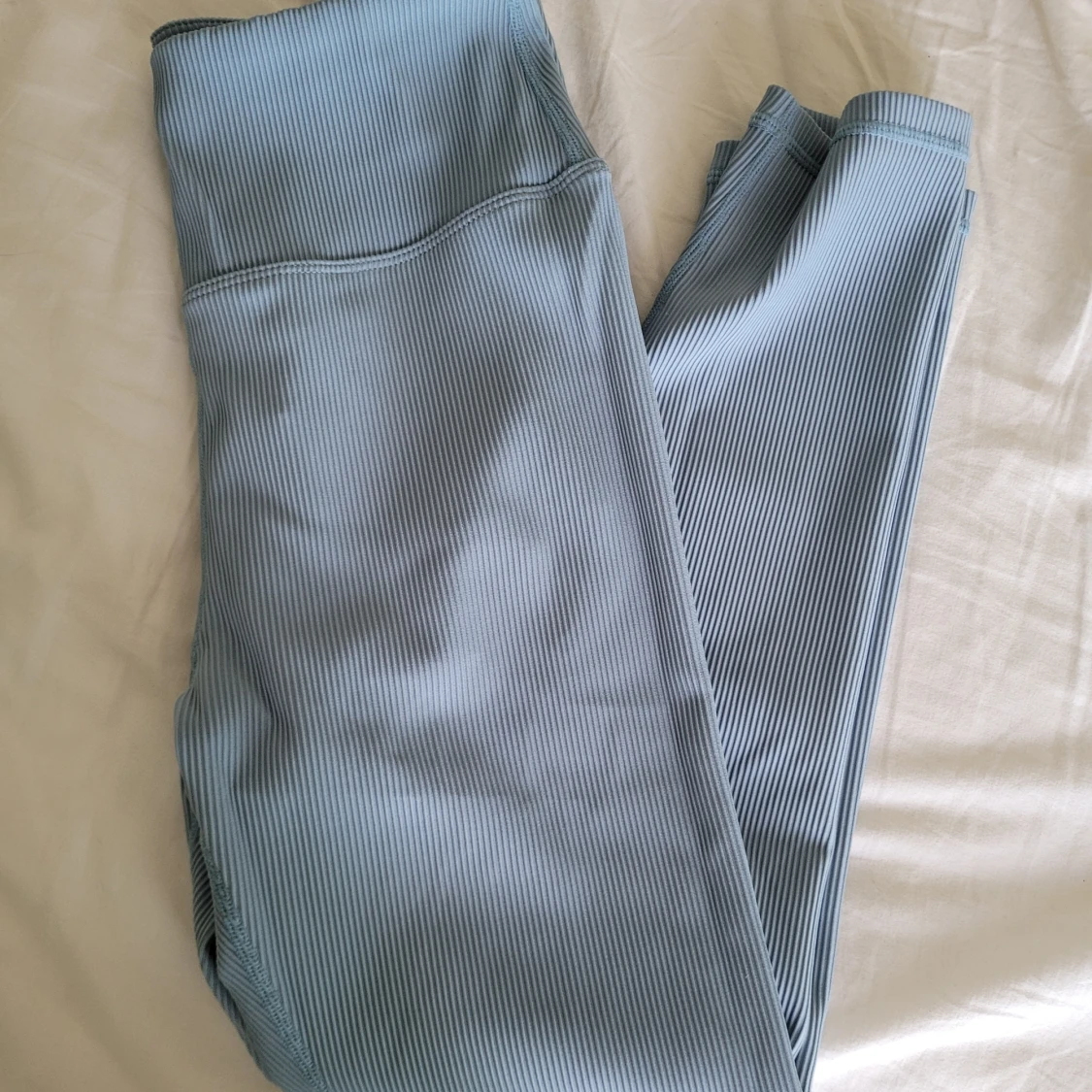 Oanvända träningsbyxor 