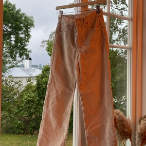 Jeans  - Manchester jeans i beige skit coola 