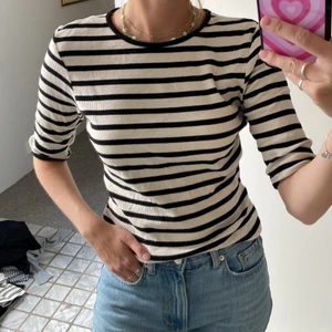 Tröja  - Randig skön tröja med 3/4 ärmar från monki. M men passar S! 