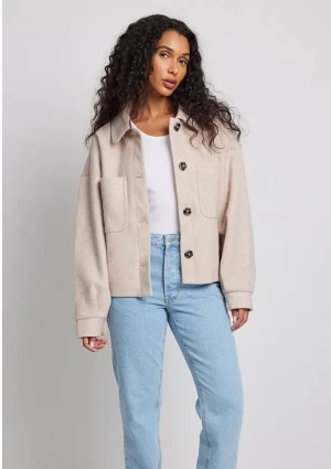 Kor kappa - Säljer min kappa från NA-KD eftersom jag vill köpa en annan❤️den är super fin och passar jättte bra nu till hösten! Ny pris: 699kr ( köparen står för frakt )