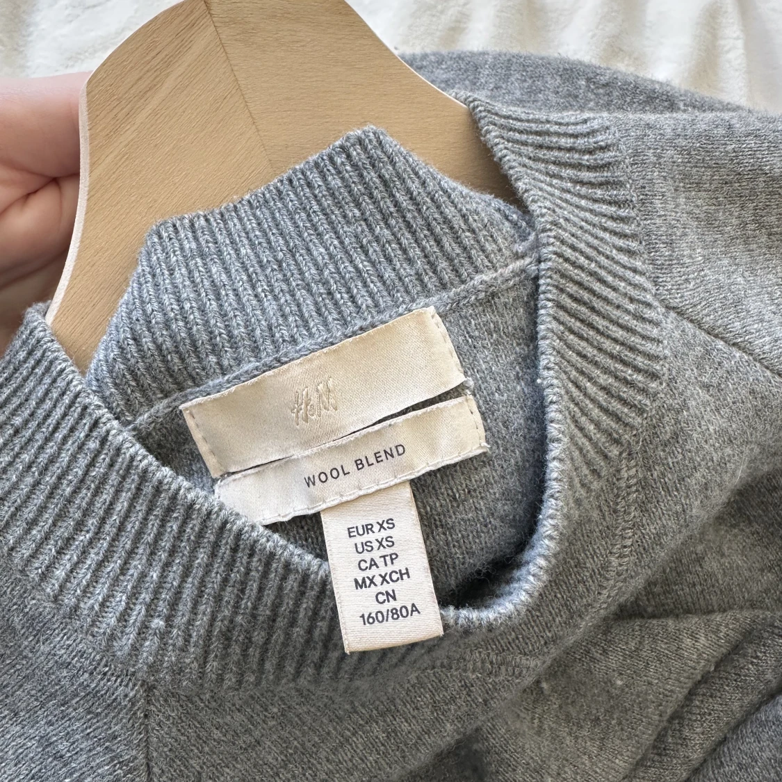 Grå tröja  - 91